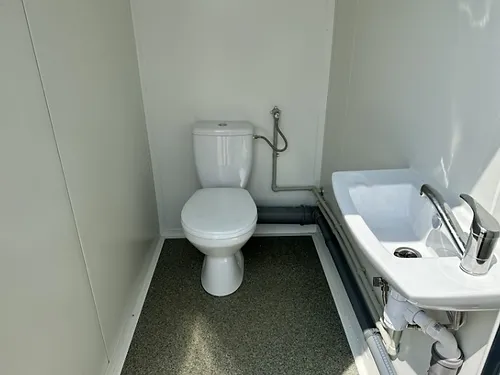 Contenedor Sanitario con 3 Cabinas - Imagen 6